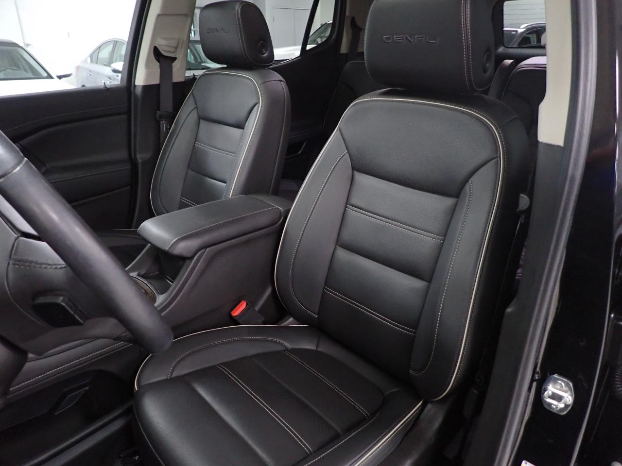 GMC Acadia Denali AWD 2021