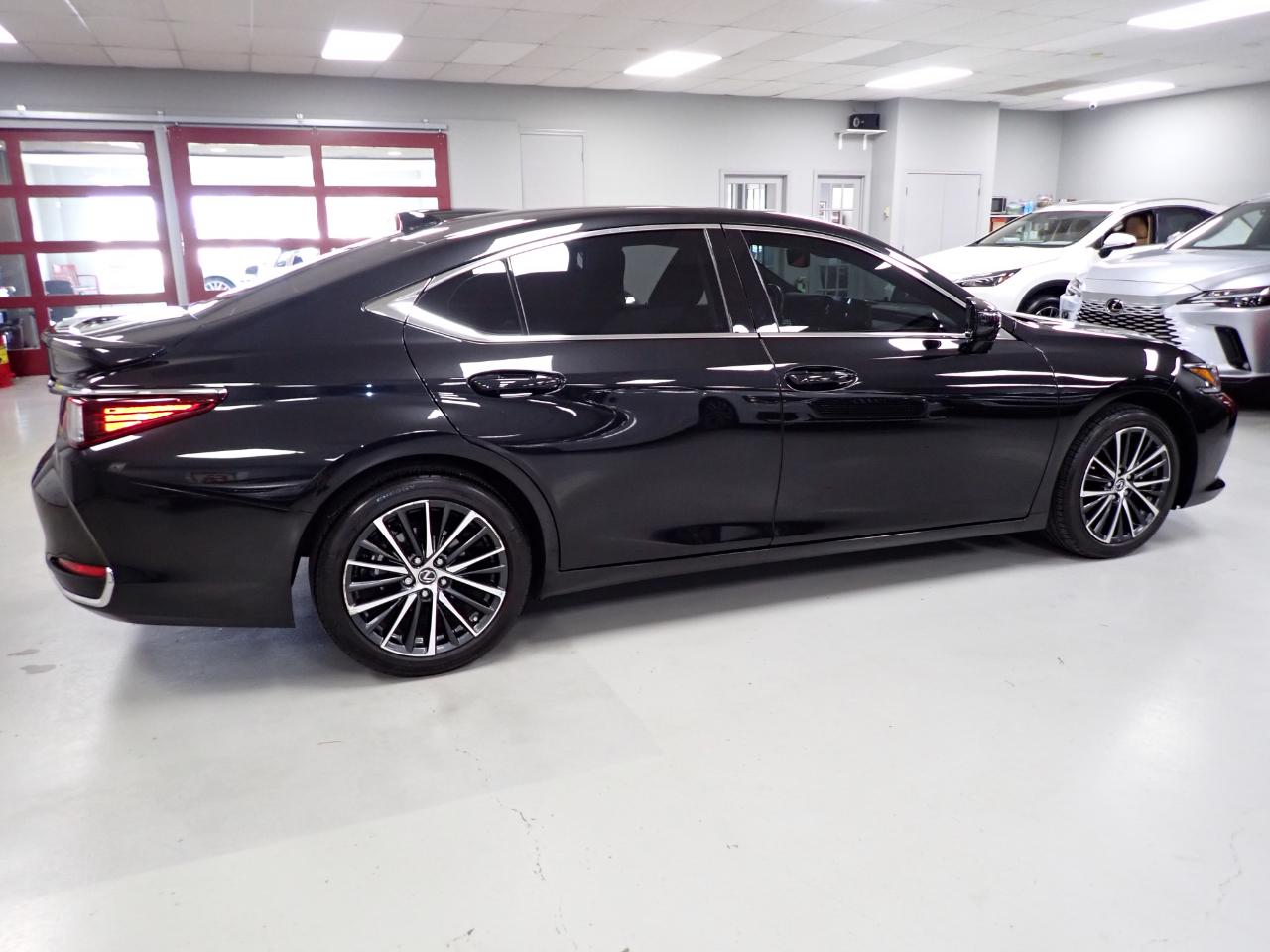 Lexus ES 300h 2024