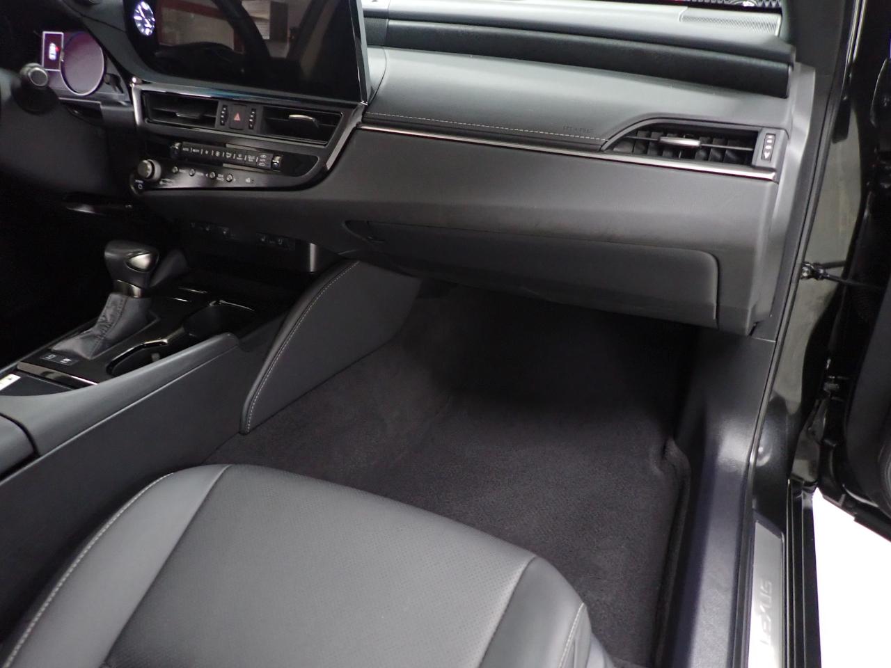 Lexus ES 300h 2024