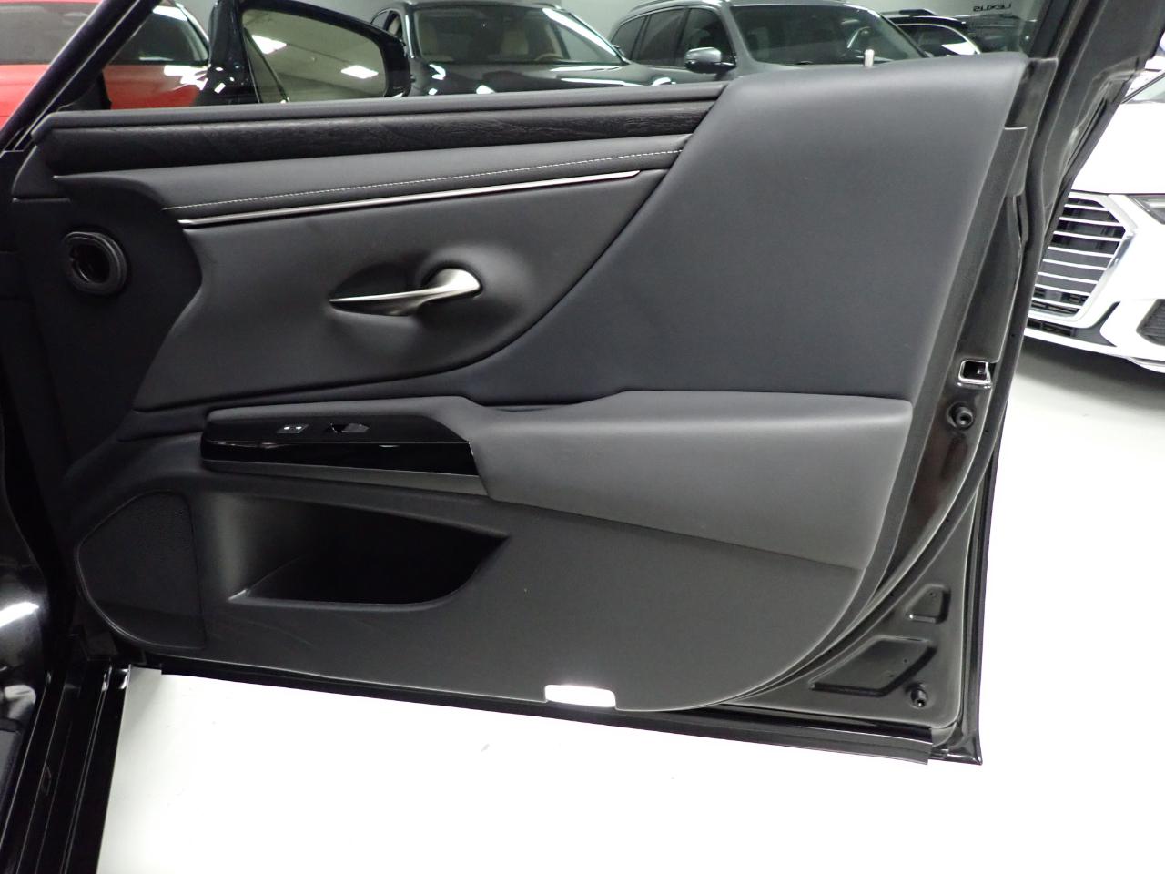 Lexus ES 300h 2024