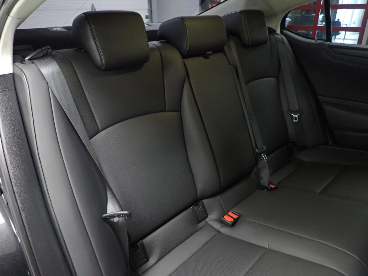 Lexus ES 300h 2024