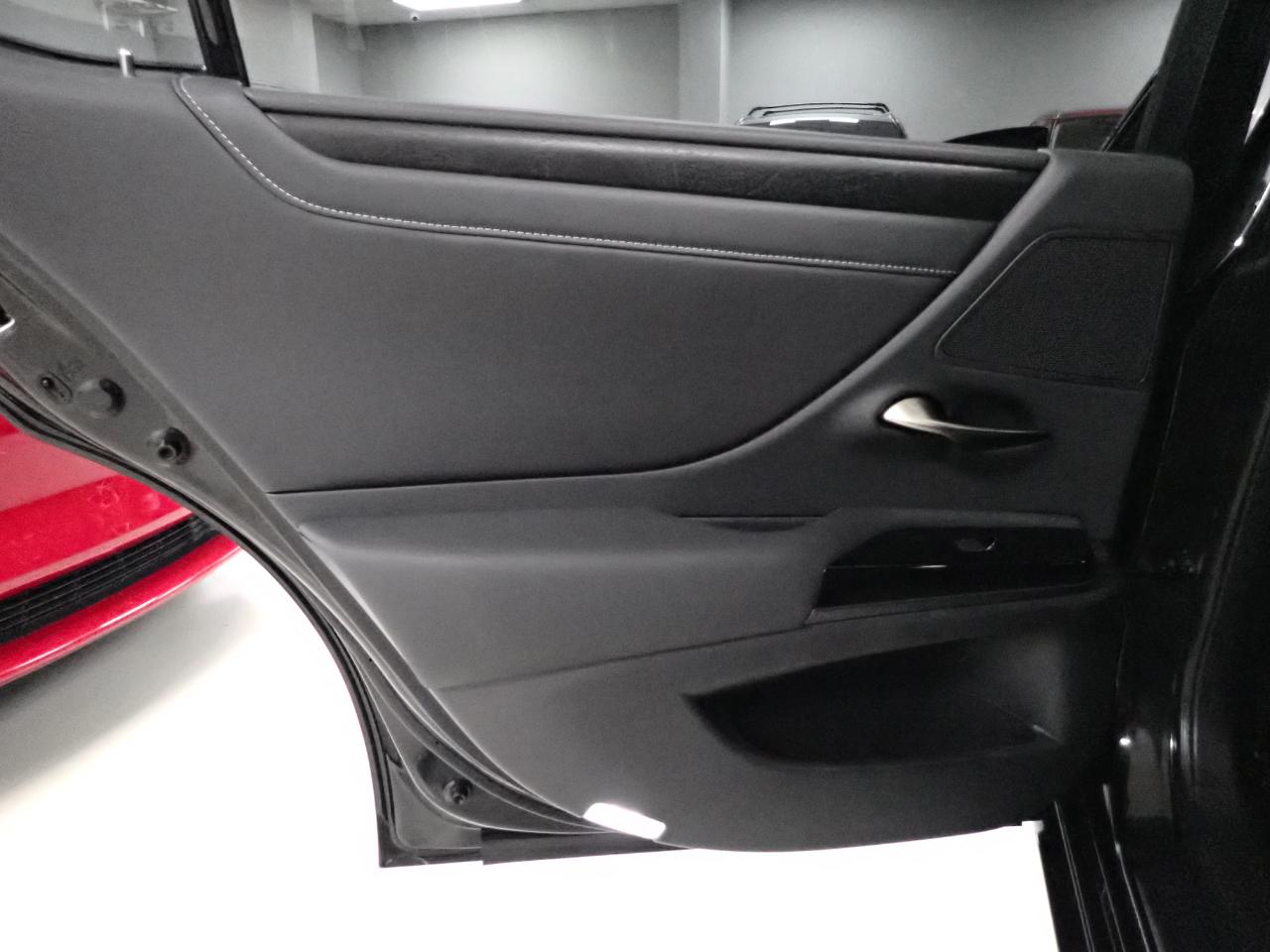 Lexus ES 300h 2024