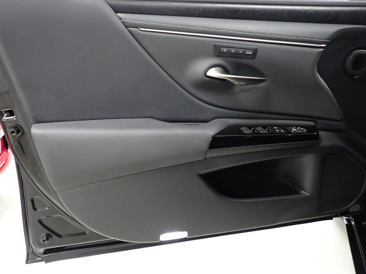 Lexus ES 300h 2024