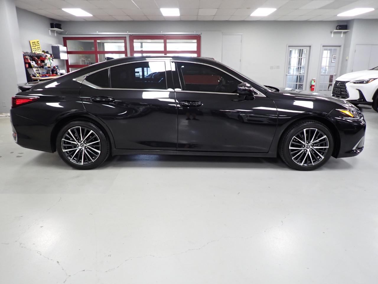 Lexus ES 300h 2024