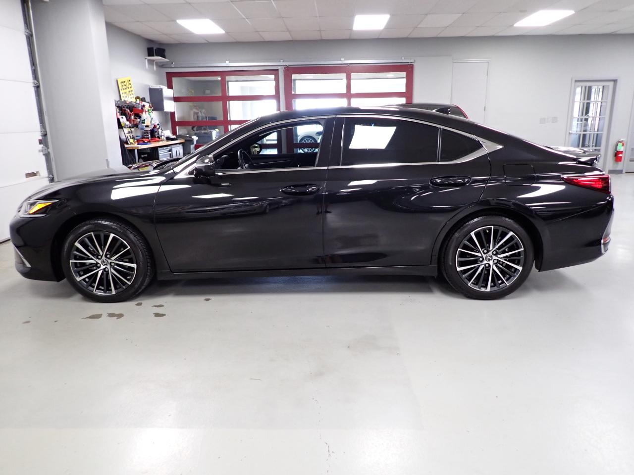 Lexus ES 300h 2024