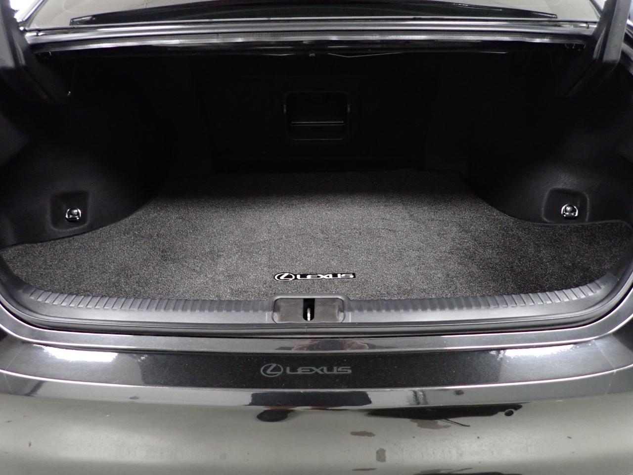 Lexus ES 300h 2024