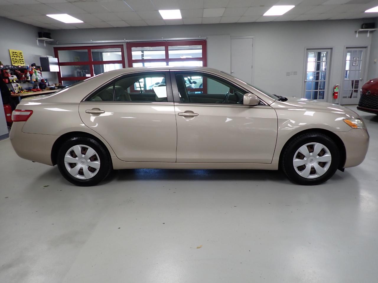 Toyota Camry XLE 5-Spd AT 2009