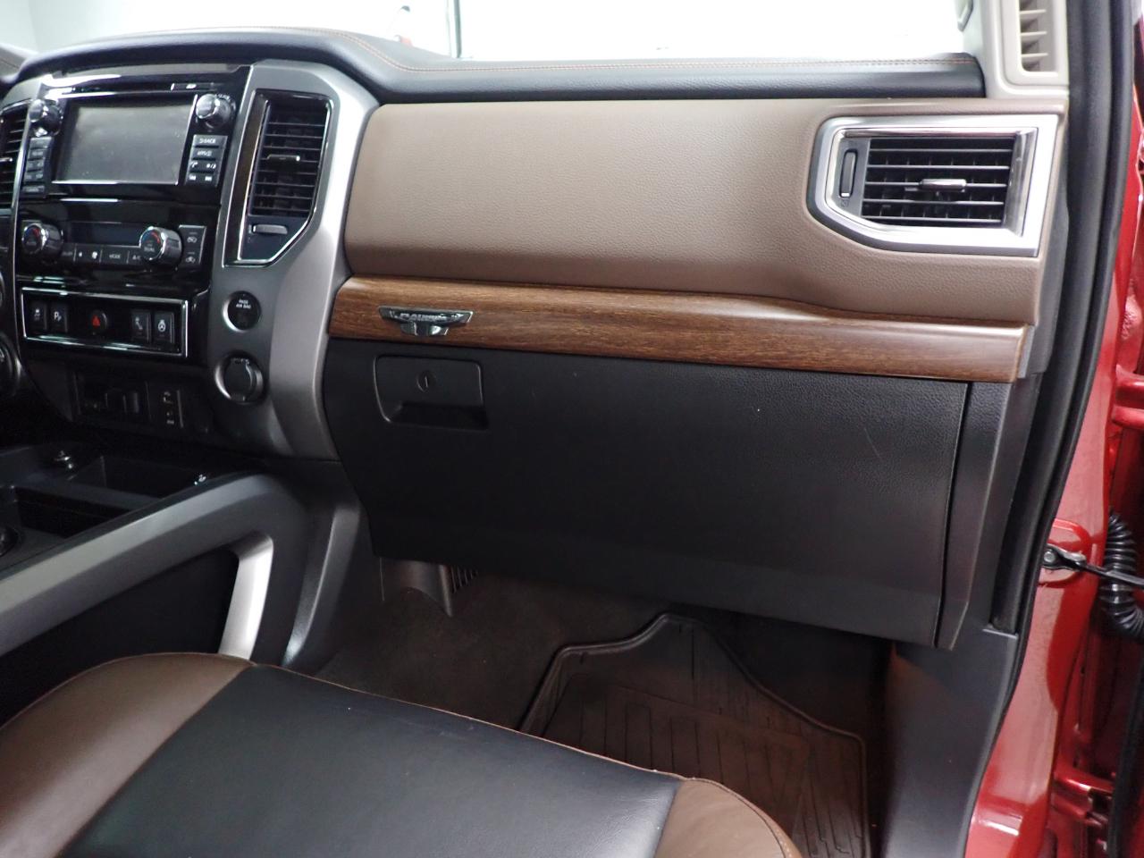 Nissan Titan PRO-4X Crew Cab 4WD 2018