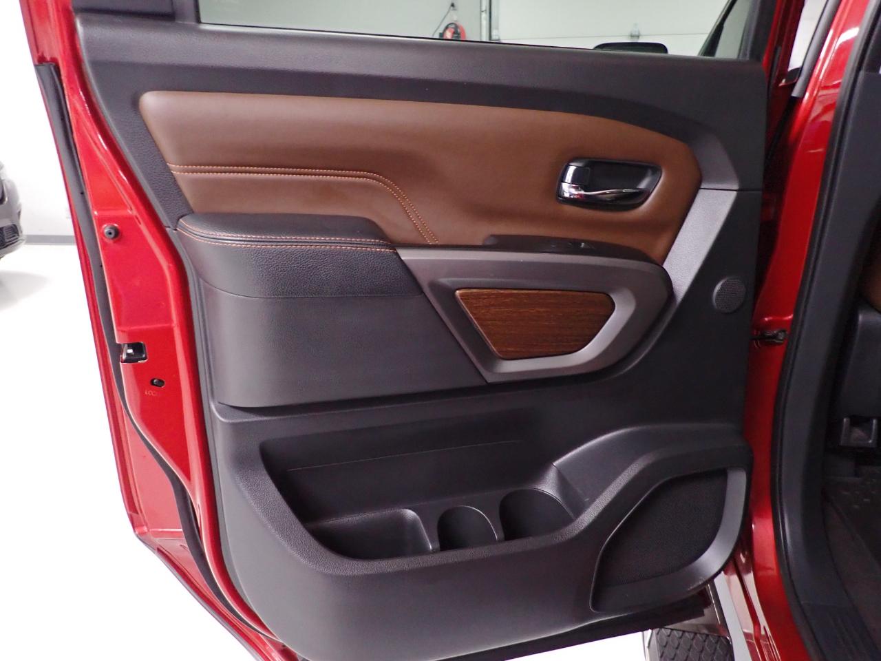 Nissan Titan PRO-4X Crew Cab 4WD 2018
