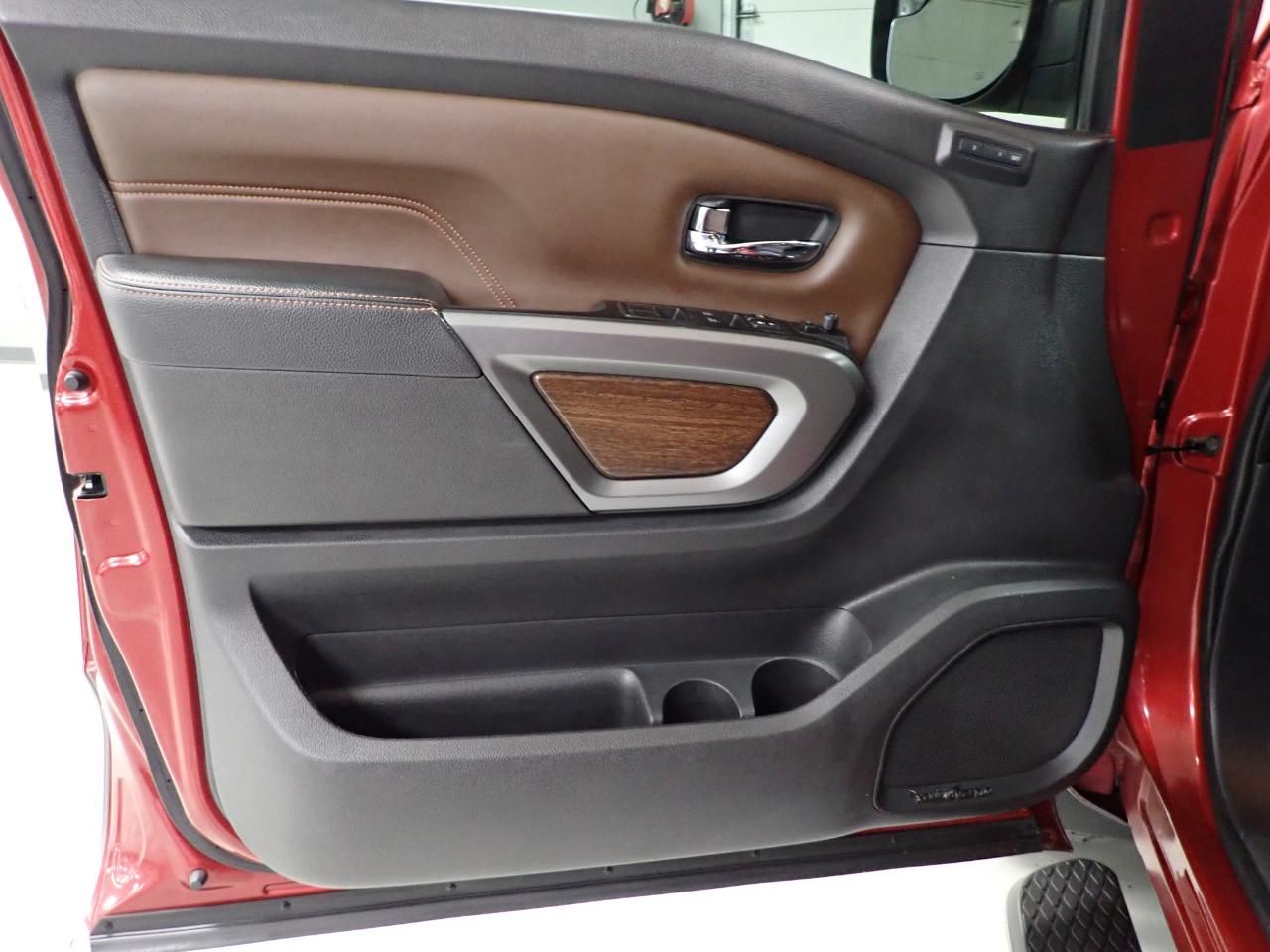 Nissan Titan PRO-4X Crew Cab 4WD 2018