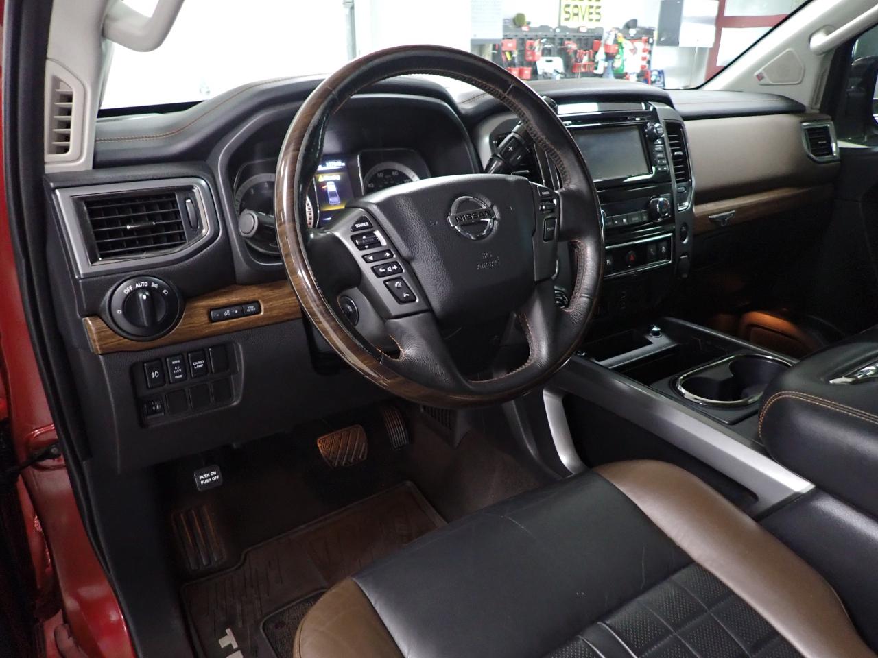 Nissan Titan PRO-4X Crew Cab 4WD 2018