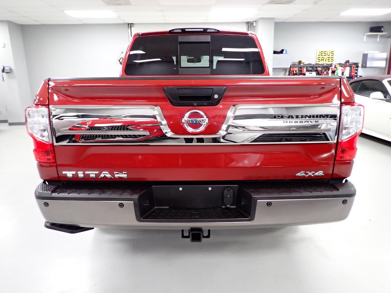 Nissan Titan PRO-4X Crew Cab 4WD 2018