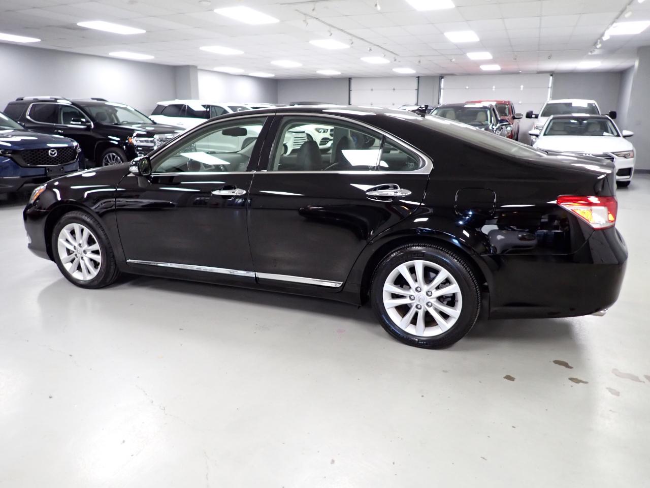 Lexus ES 350 Sedan 2012