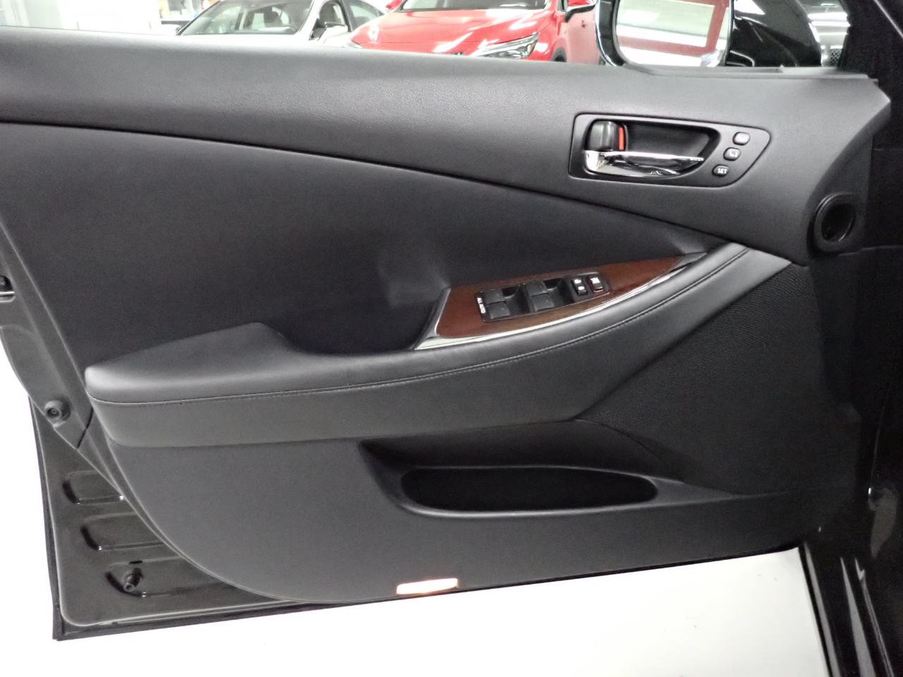 Lexus ES 350 Sedan 2012