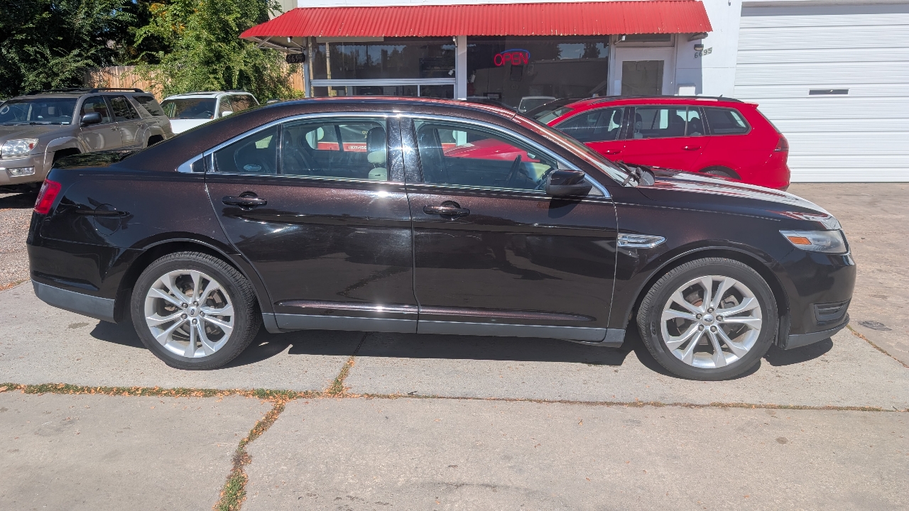 2013 Ford Taurus SEL photo 2