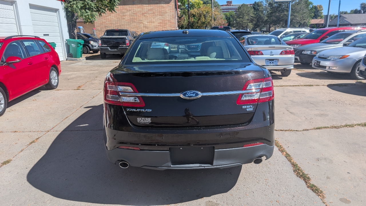 2013 Ford Taurus SEL photo 4