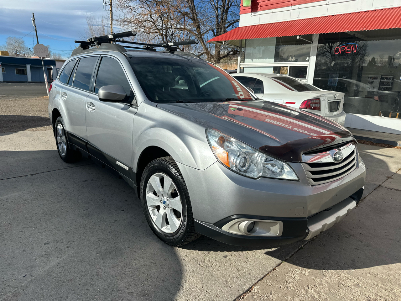 2011 Subaru Outback 2.5i Limited photo 2