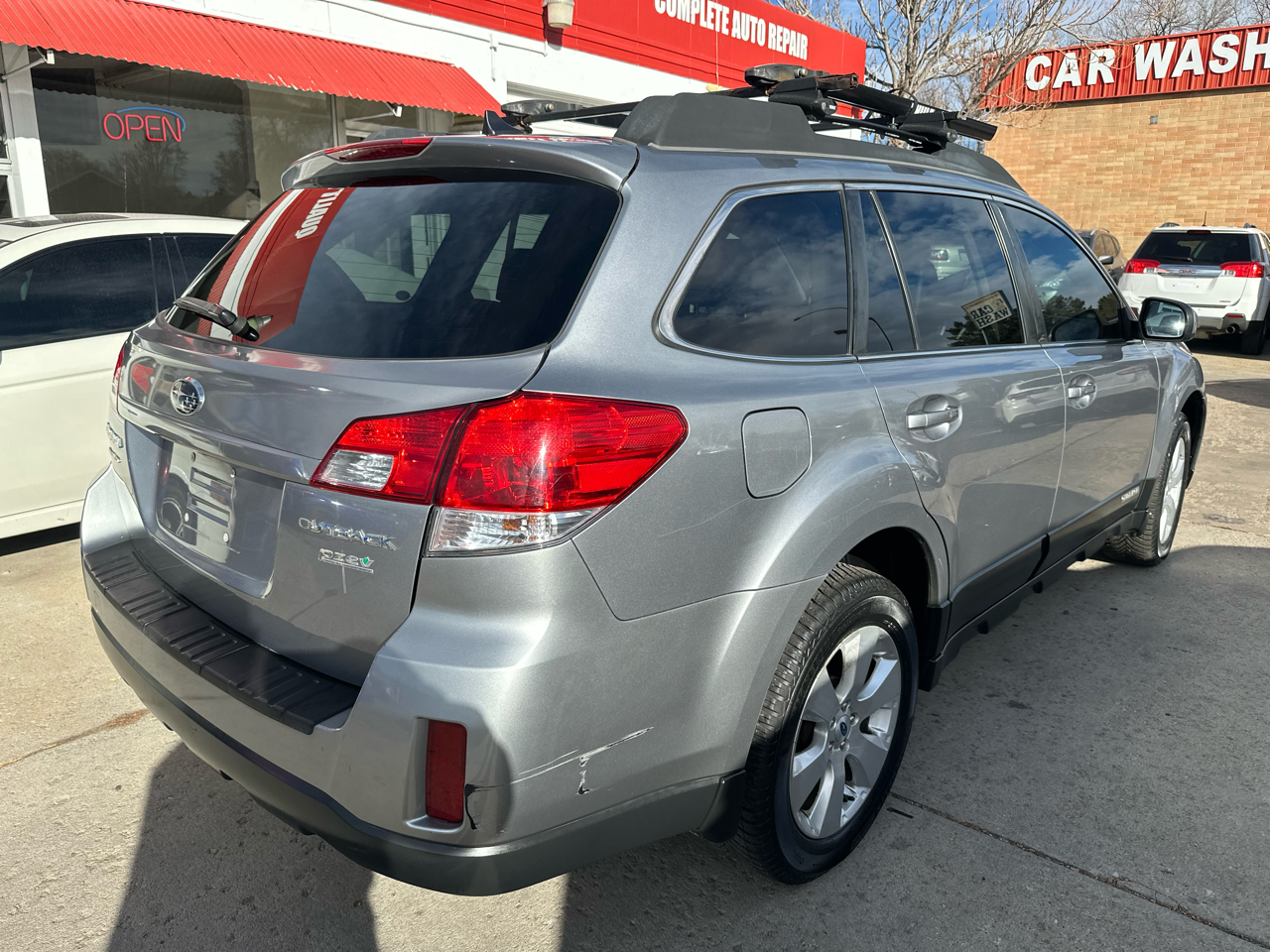 2011 Subaru Outback 2.5i Limited photo 4
