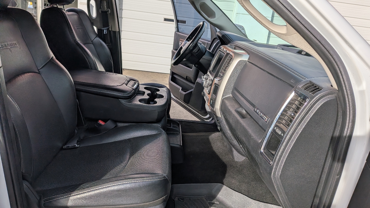 RAM 1500 Laramie Crew Cab SWB 4WD 2016