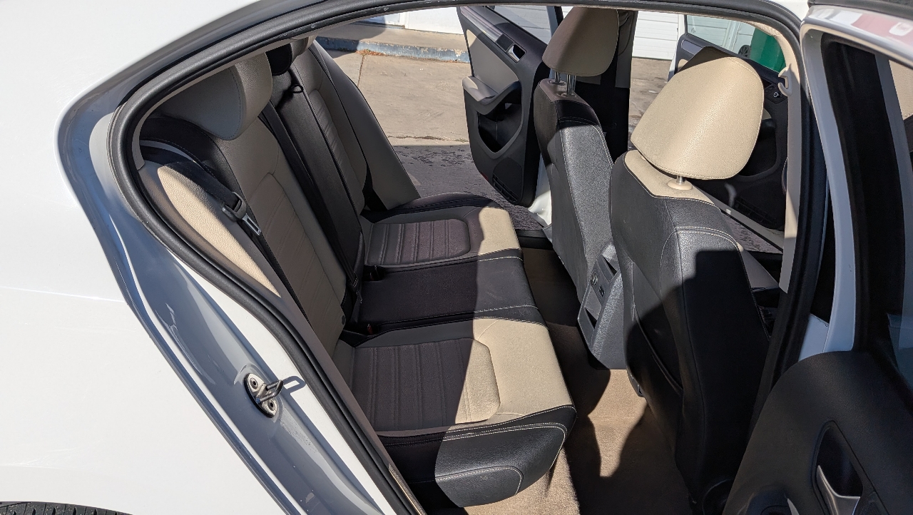 Volkswagen Jetta SEL PZEV 2012