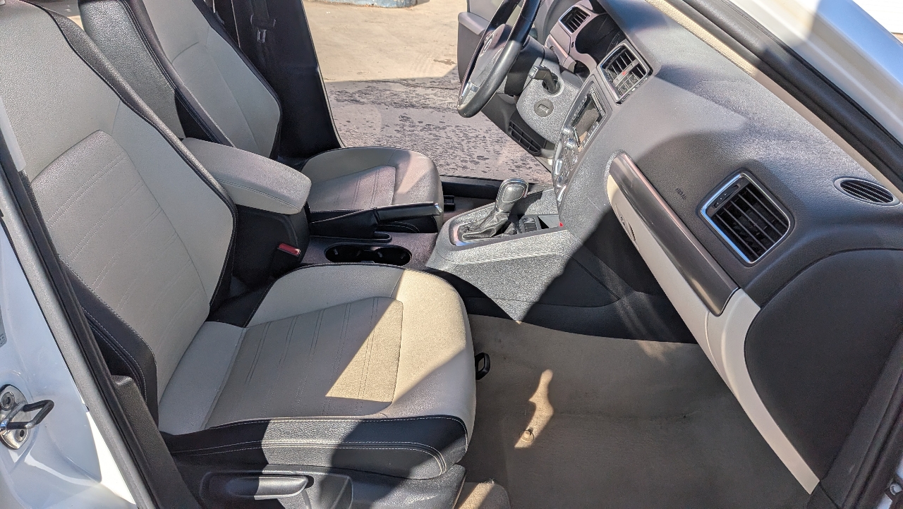 Volkswagen Jetta SEL PZEV 2012