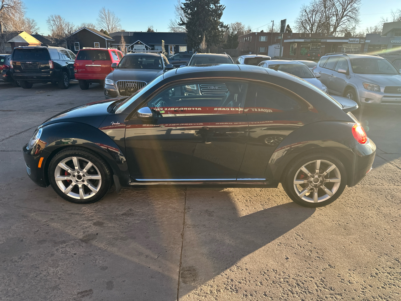 Volkswagen Beetle 2.0T Turbo w/Sunroof & Sound 2013