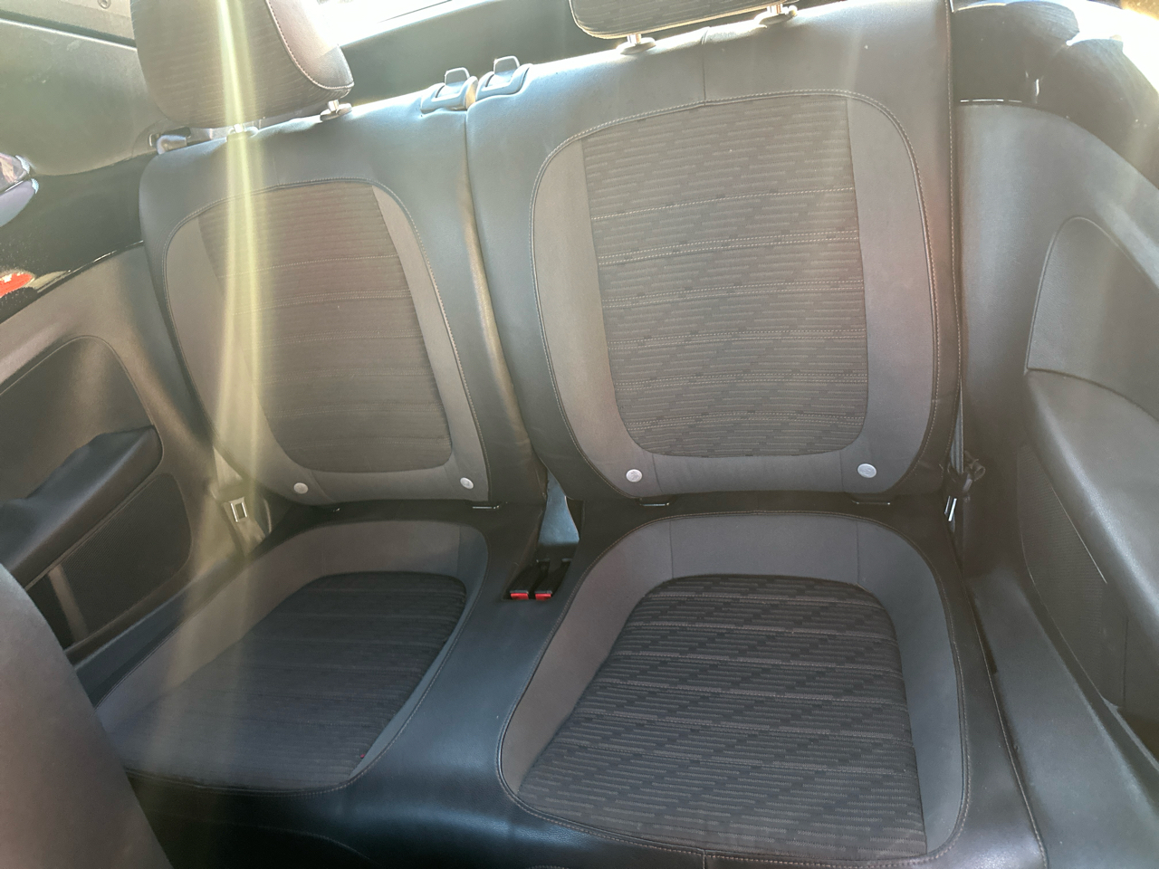 Volkswagen Beetle 2.0T Turbo w/Sunroof & Sound 2013