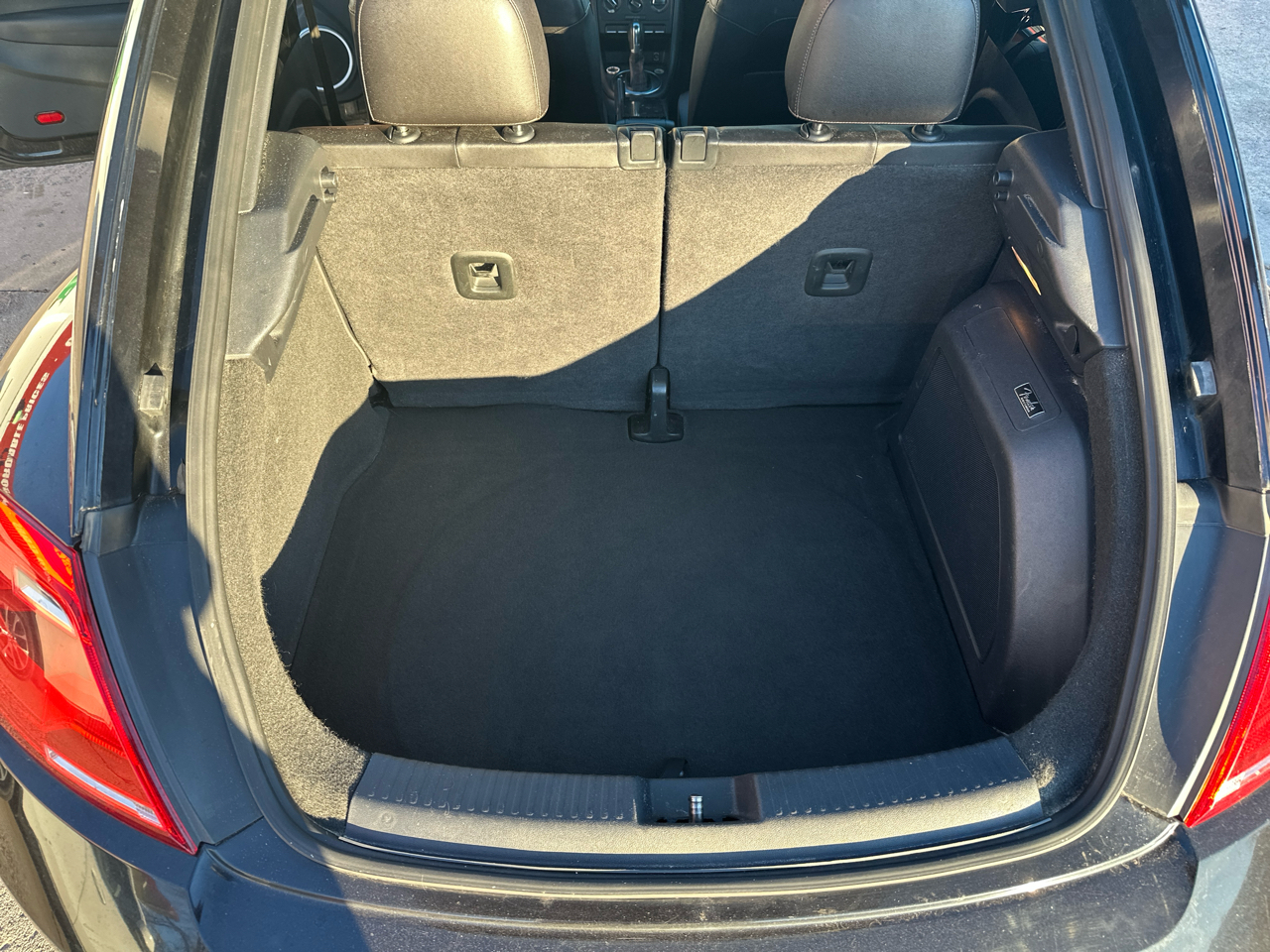 Volkswagen Beetle 2.0T Turbo w/Sunroof & Sound 2013