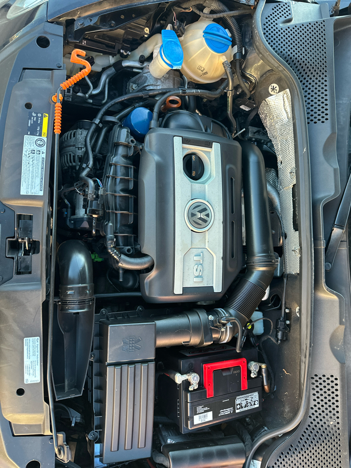 Volkswagen Beetle 2.0T Turbo w/Sunroof & Sound 2013