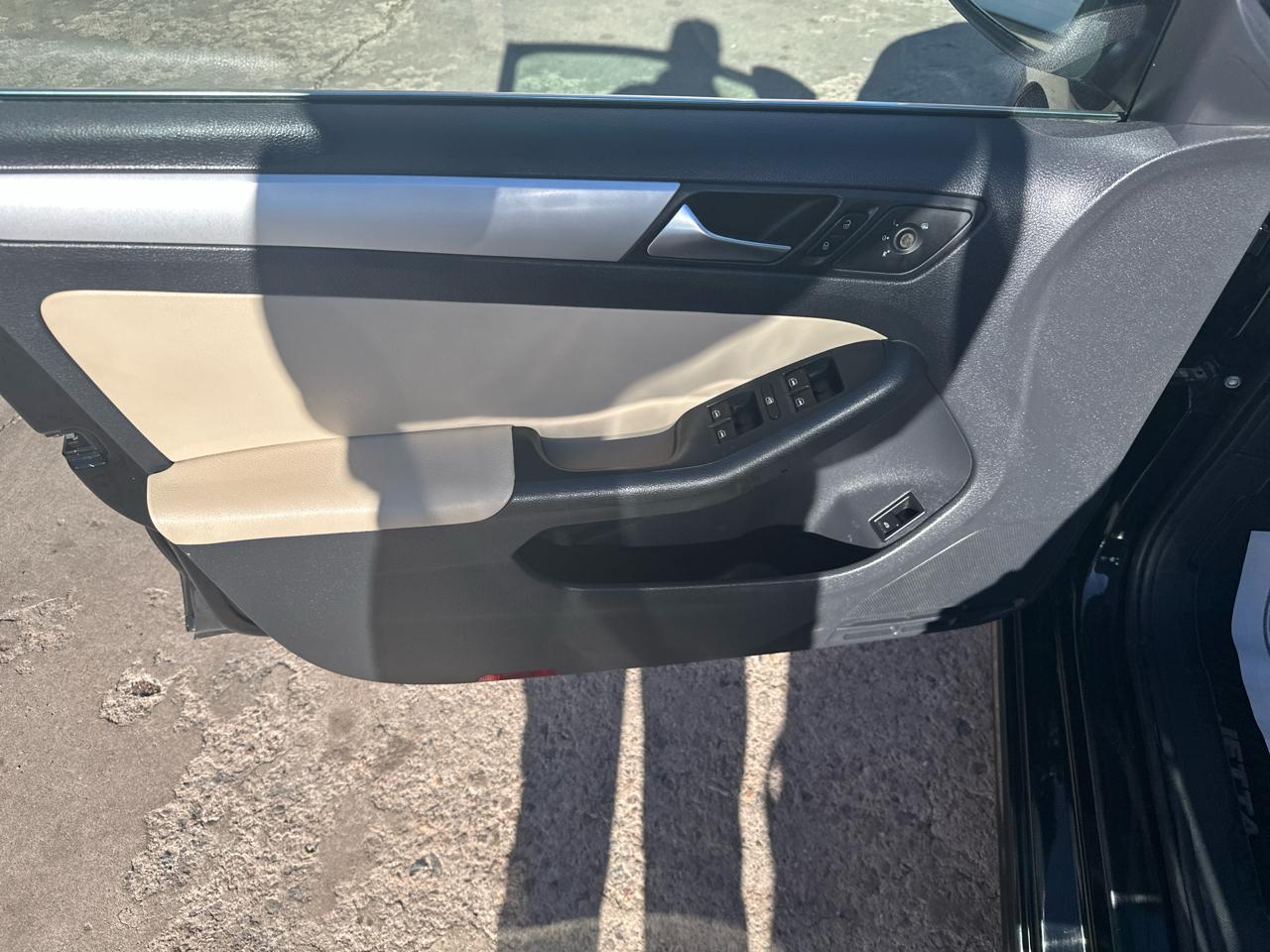 Volkswagen Jetta SEL PZEV 2011