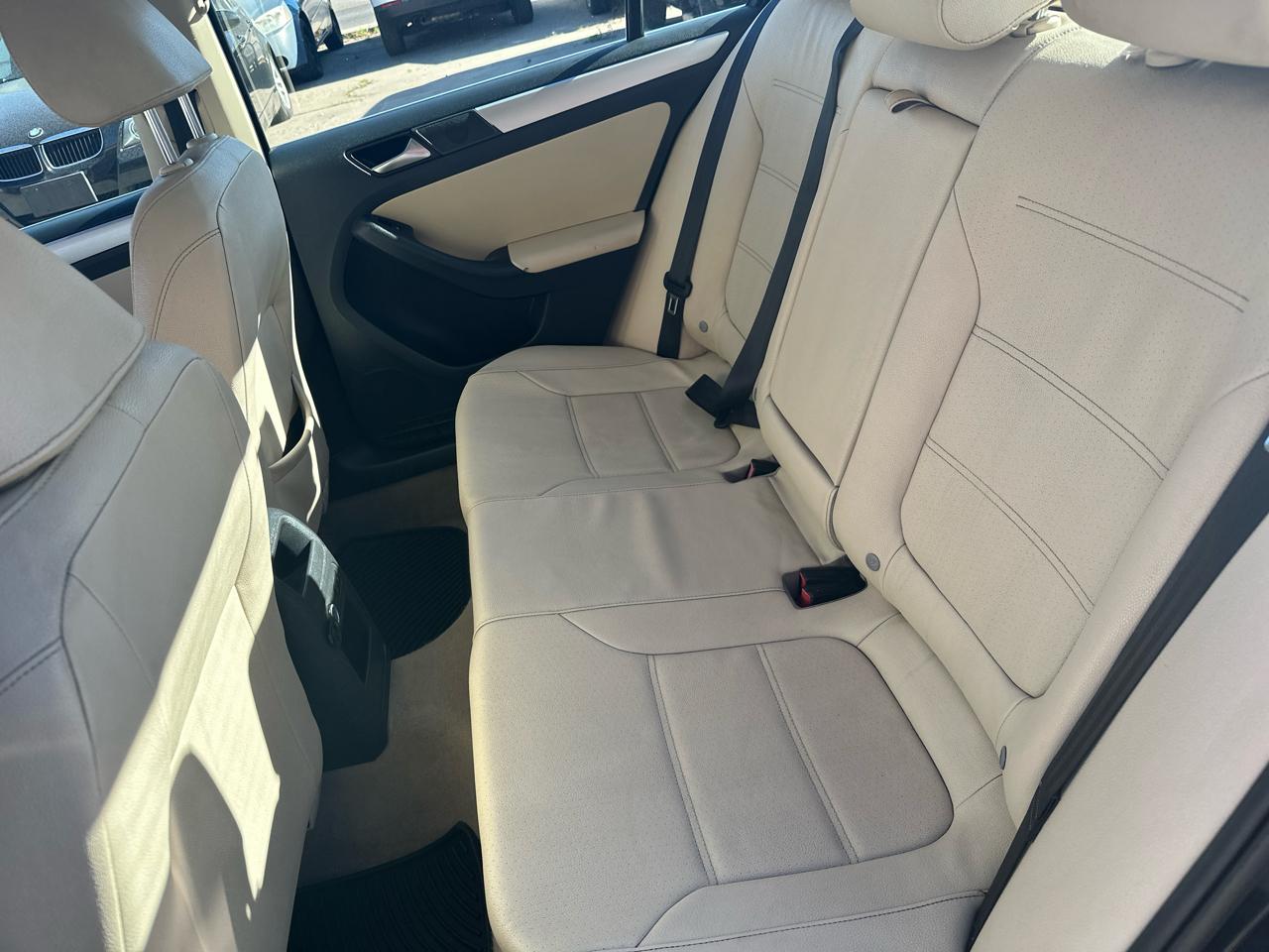 Volkswagen Jetta SEL PZEV 2011