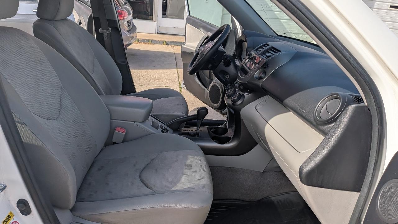 Toyota RAV4 Base I4 4WD 2010