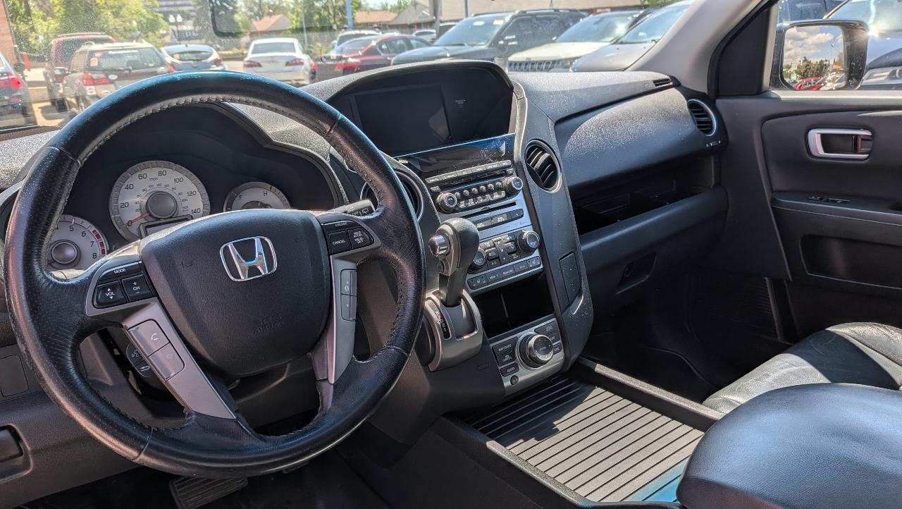 Honda Pilot Touring 4WD 5-Spd AT with DVD 2013