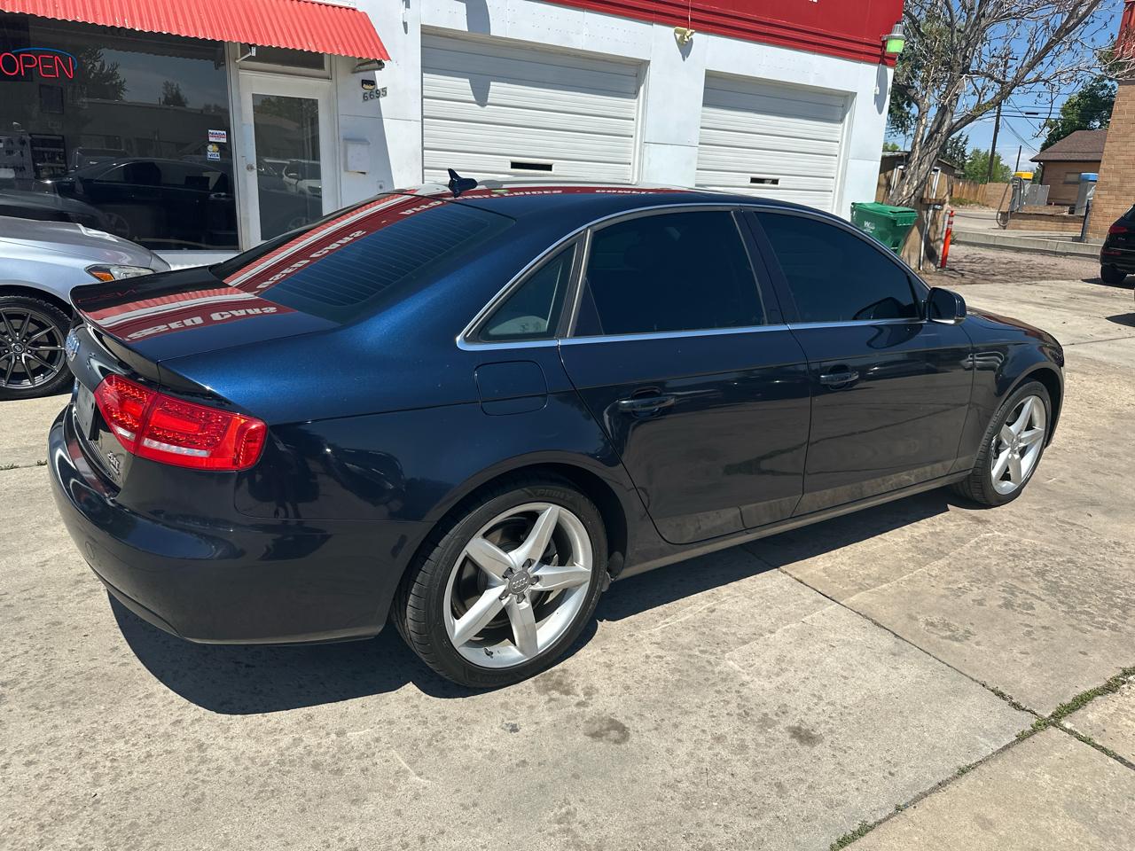 Audi A4 2.0T Sedan quattro Tiptronic 2011