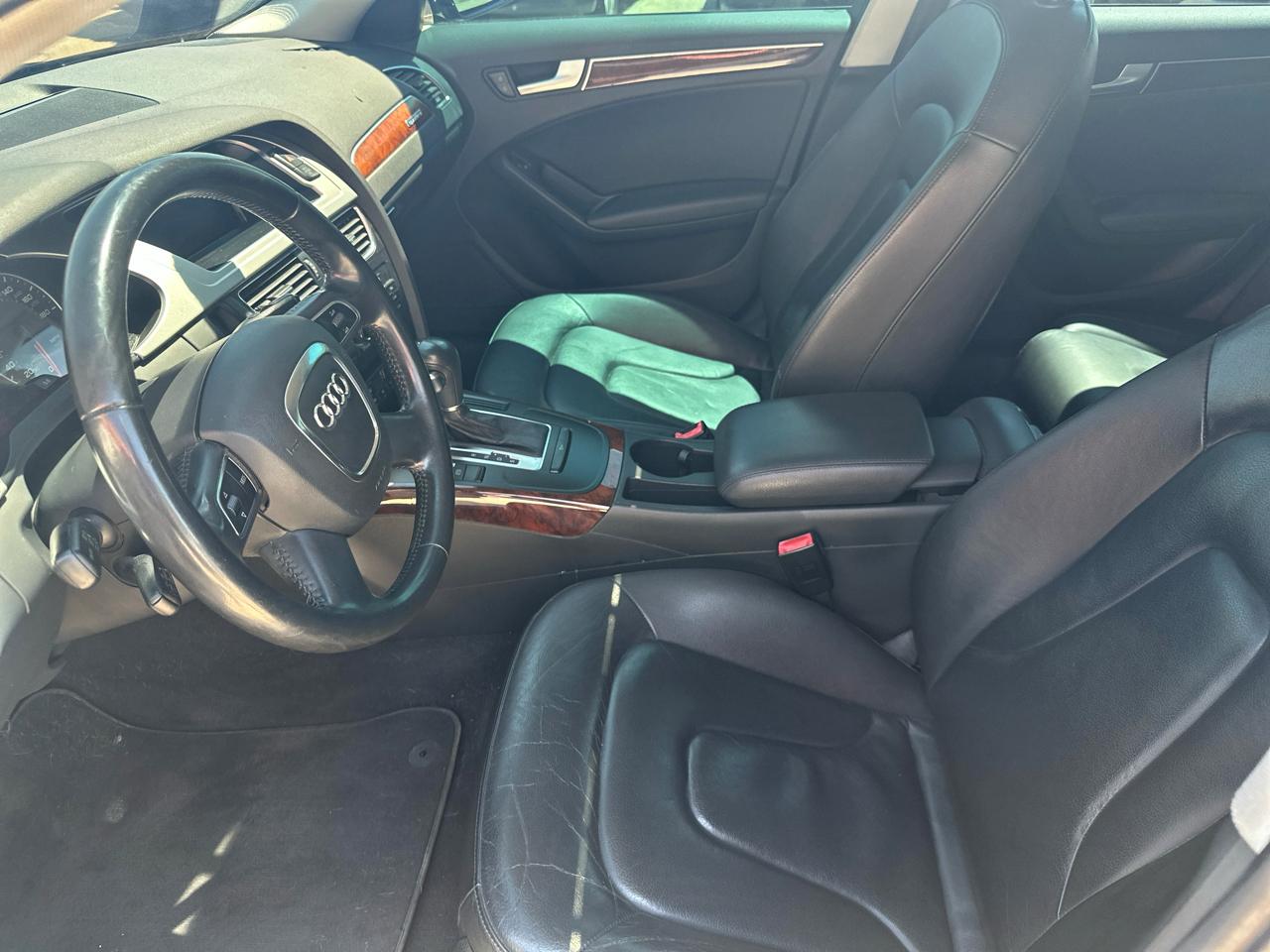 Audi A4 2.0T Sedan quattro Tiptronic 2011