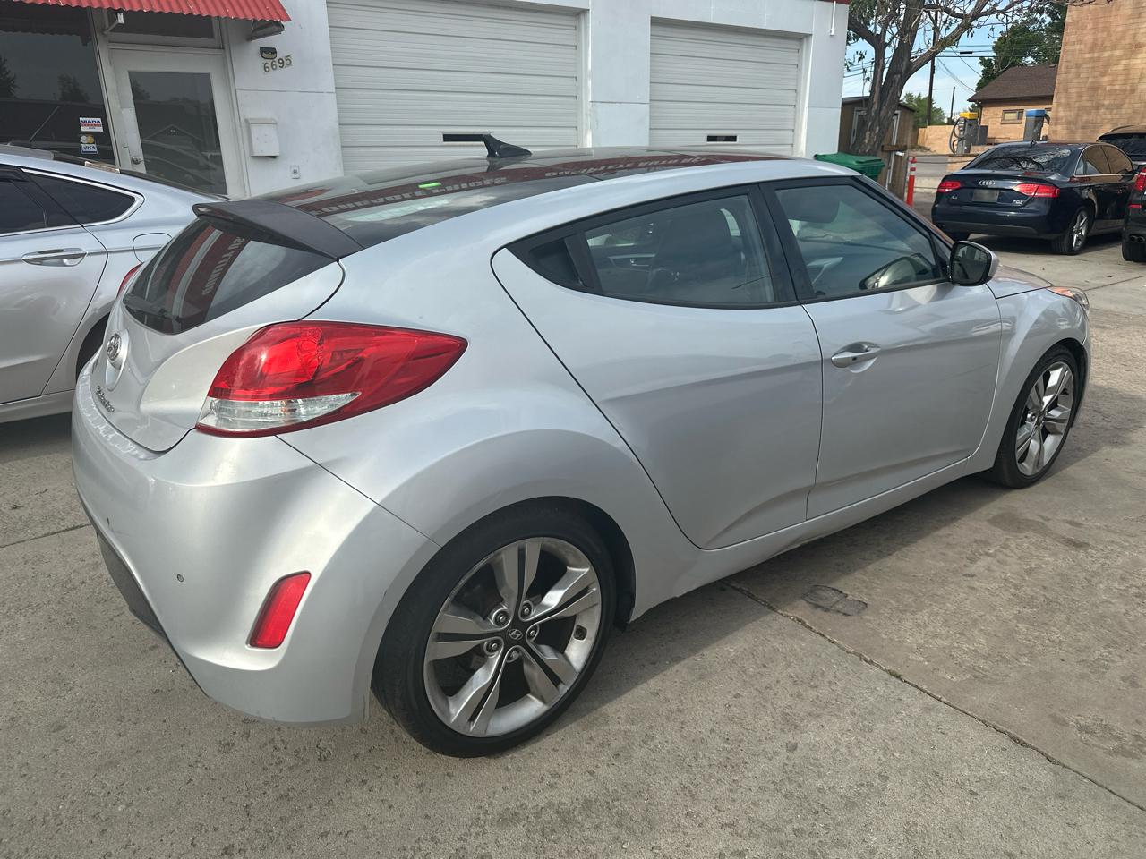 Hyundai Veloster Base 6MT 2015