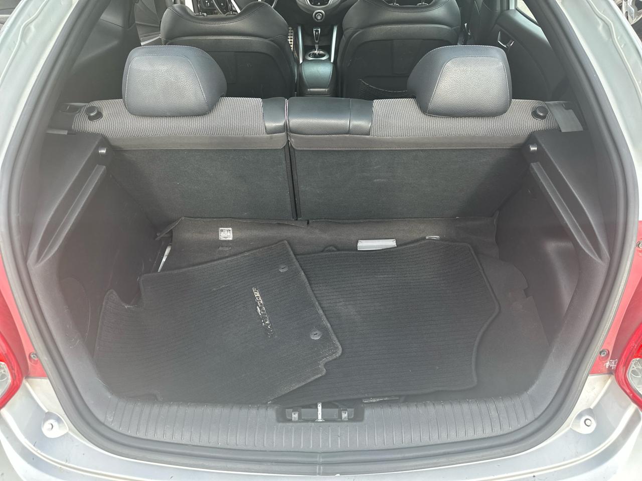 Hyundai Veloster Base 6MT 2015
