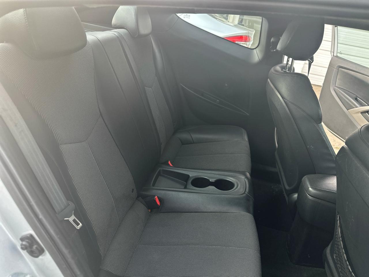 Hyundai Veloster Base 6MT 2015