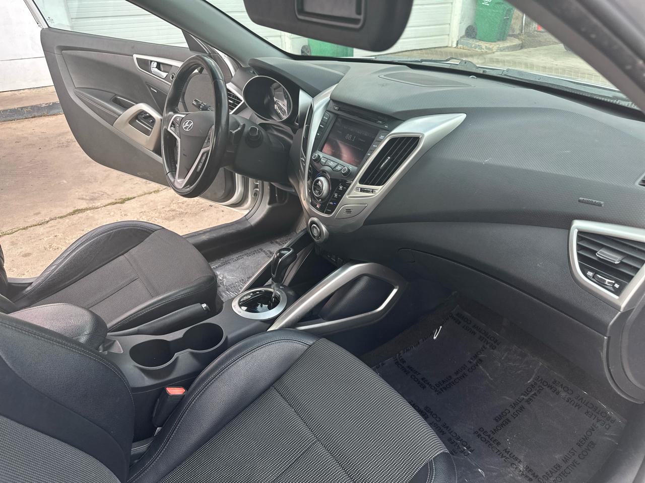 Hyundai Veloster Base 6MT 2015