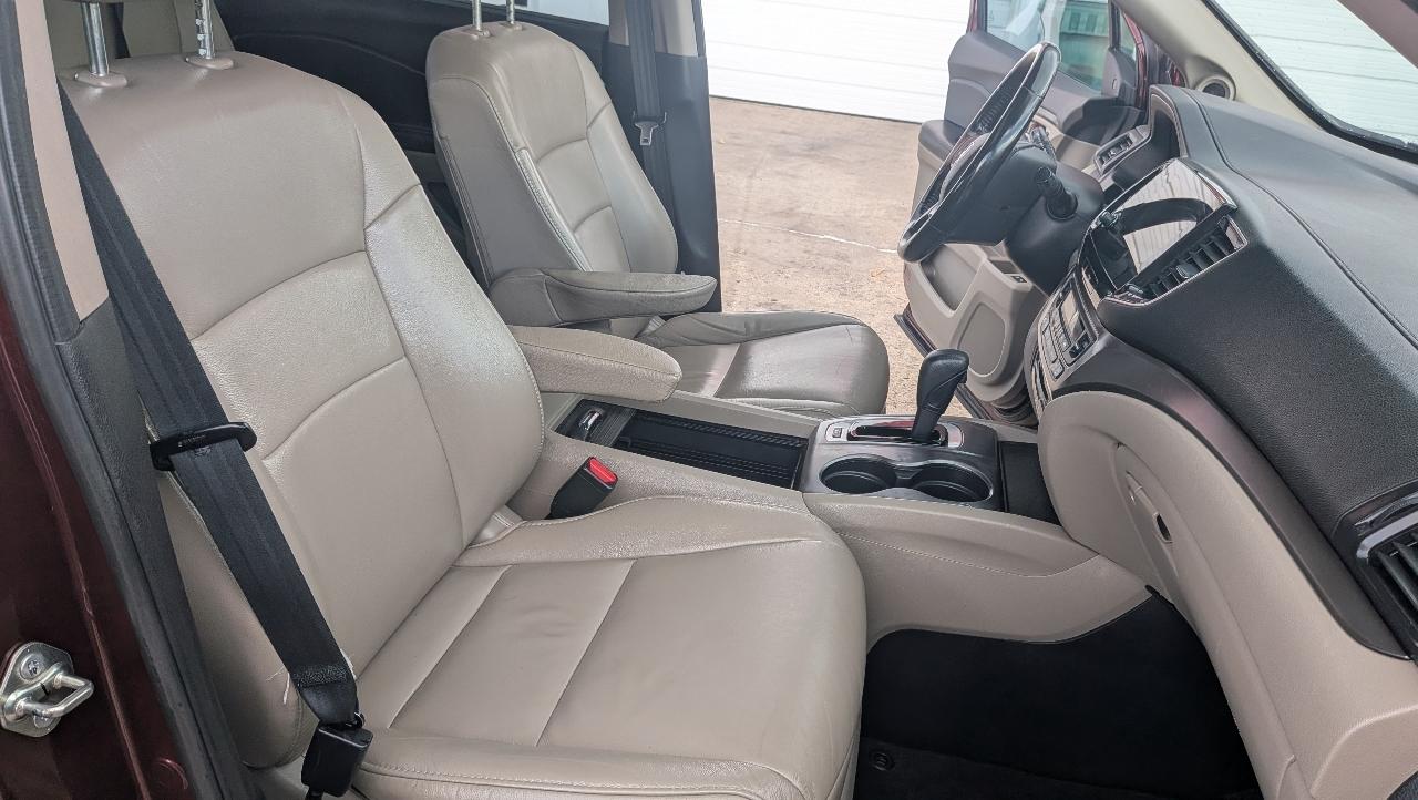 Honda Pilot EX-L w/Navigation and RES AWD 2019