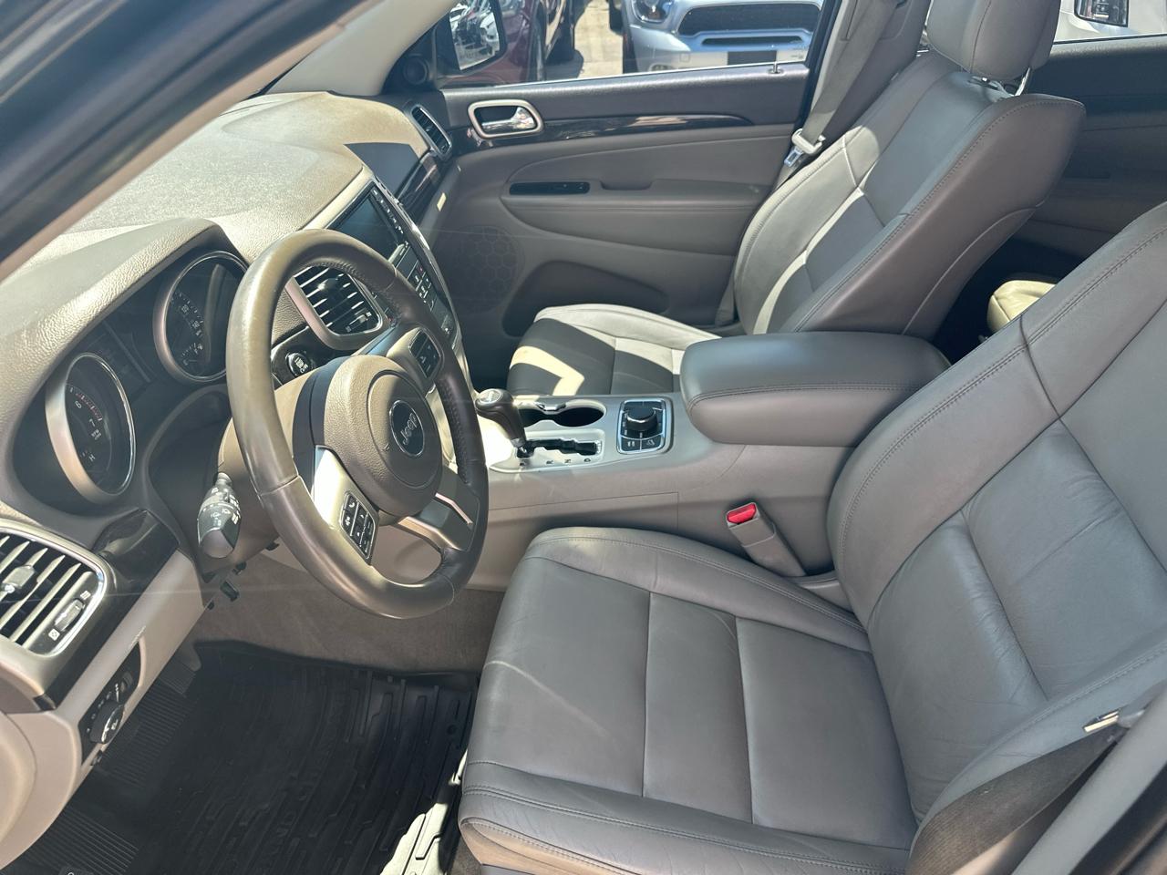Jeep Grand Cherokee Laredo 4WD 2011