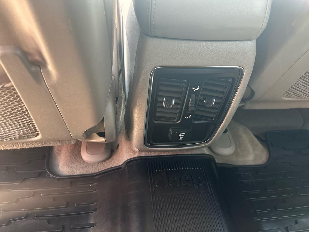Jeep Grand Cherokee Laredo 4WD 2011