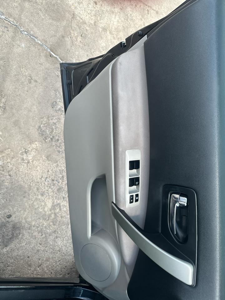 Nissan Rogue S FWD Krom Edition 2012