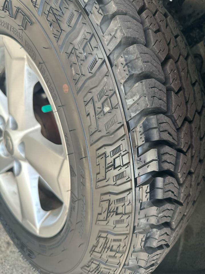 Nissan Rogue S FWD Krom Edition 2012