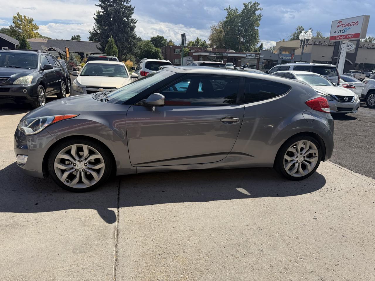 Hyundai Veloster Base 2012