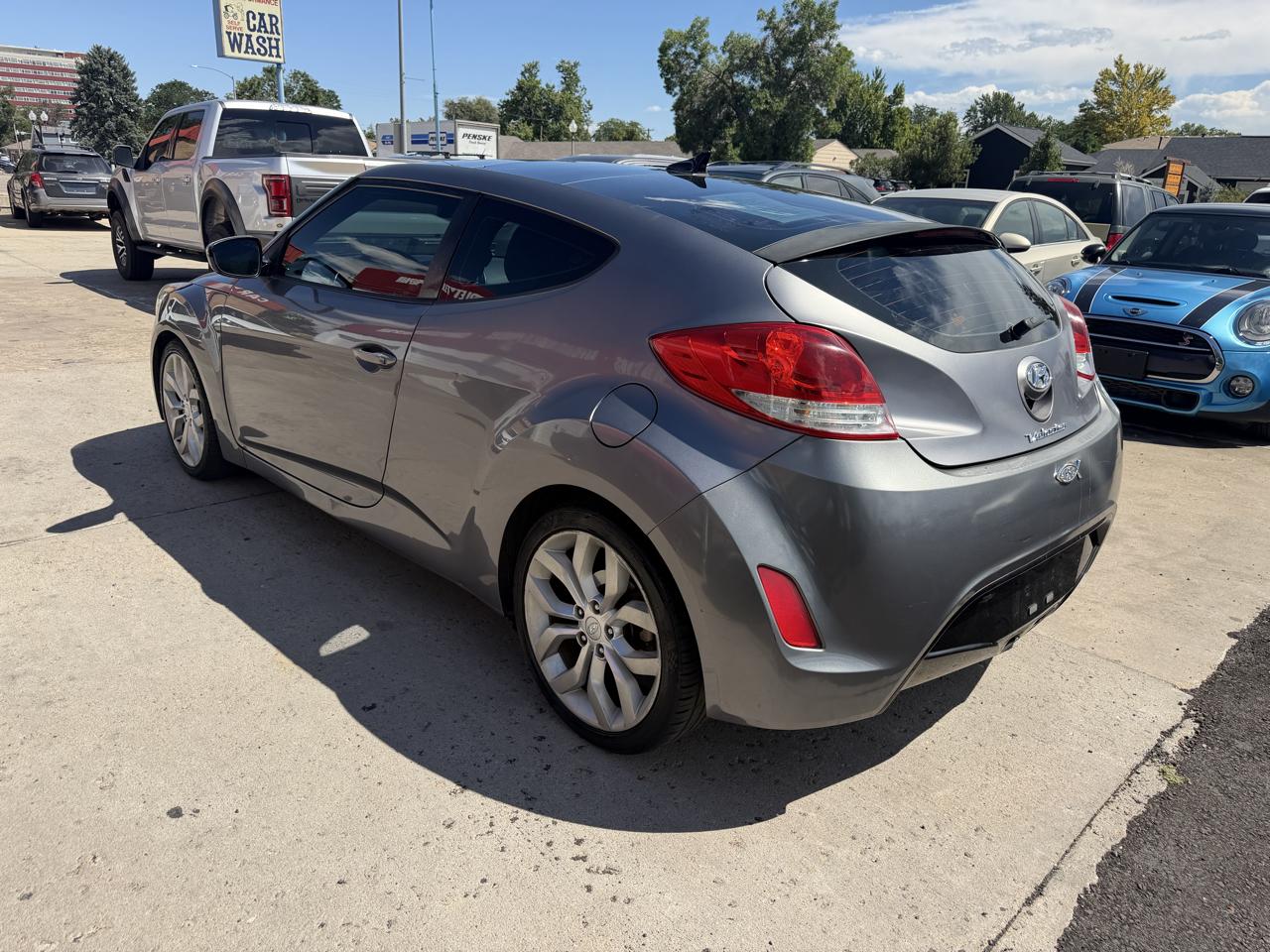 Hyundai Veloster Base 2012