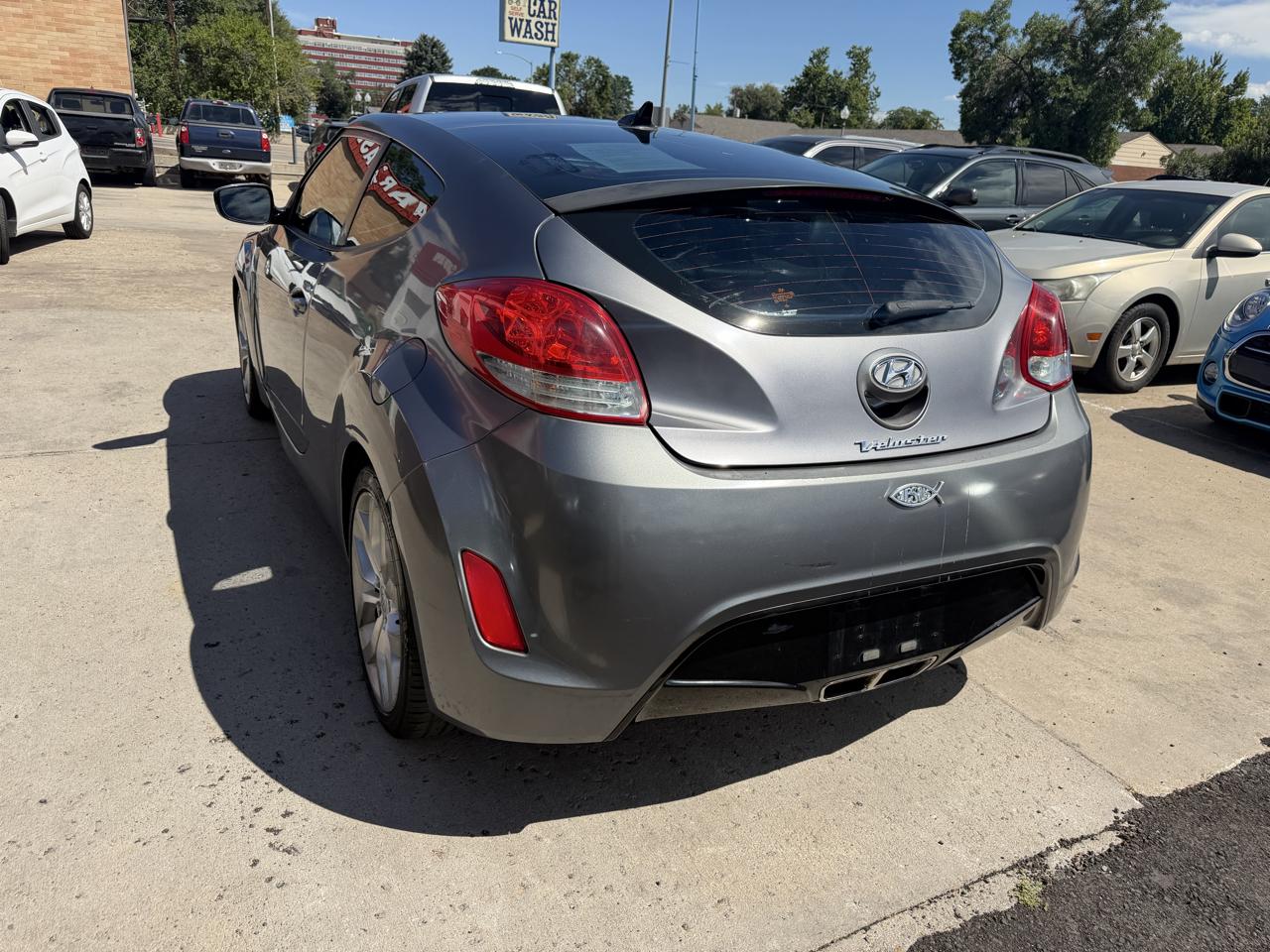 Hyundai Veloster Base 2012