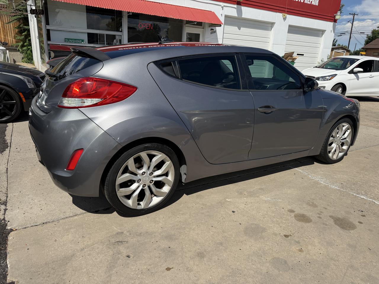 Hyundai Veloster Base 2012