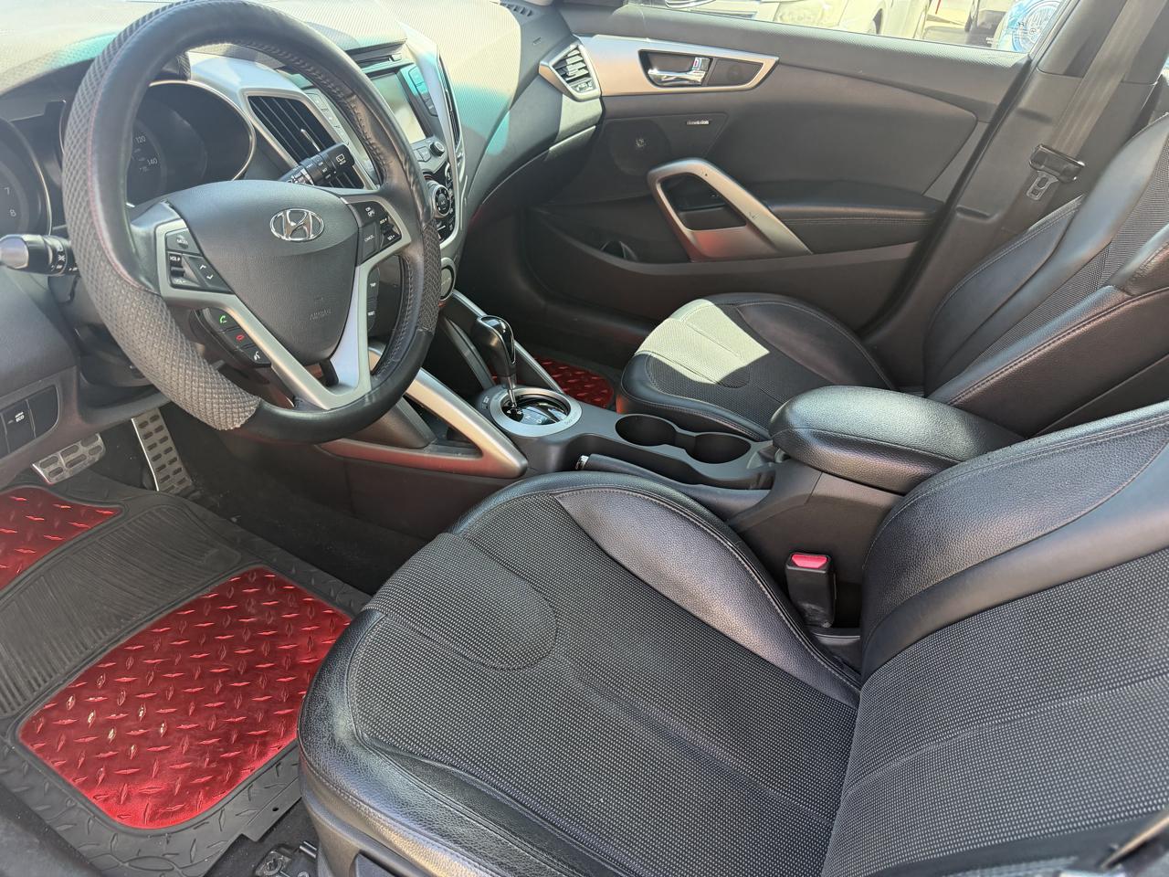 Hyundai Veloster Base 2012