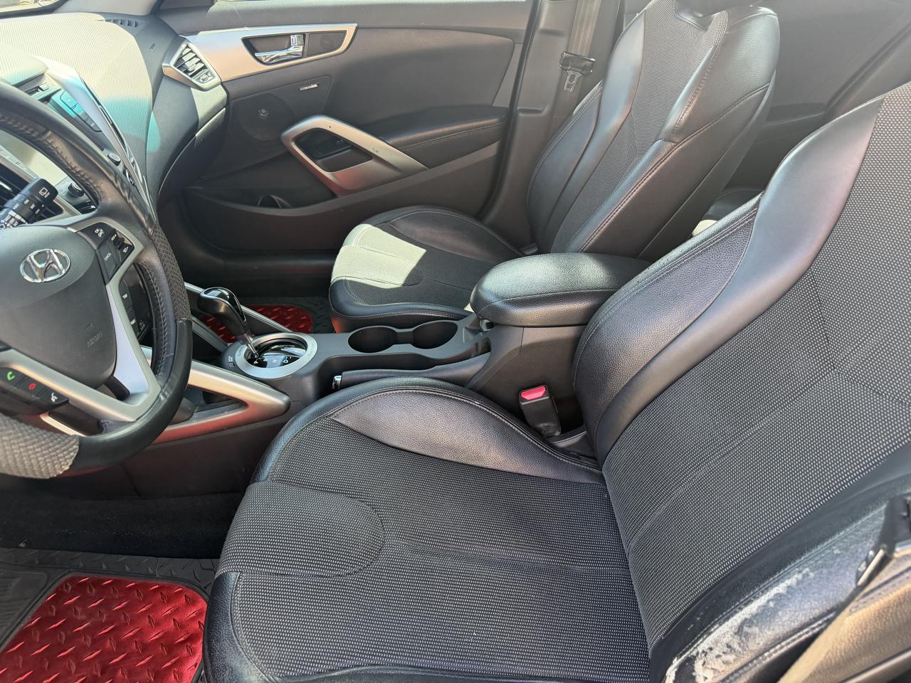 Hyundai Veloster Base 2012
